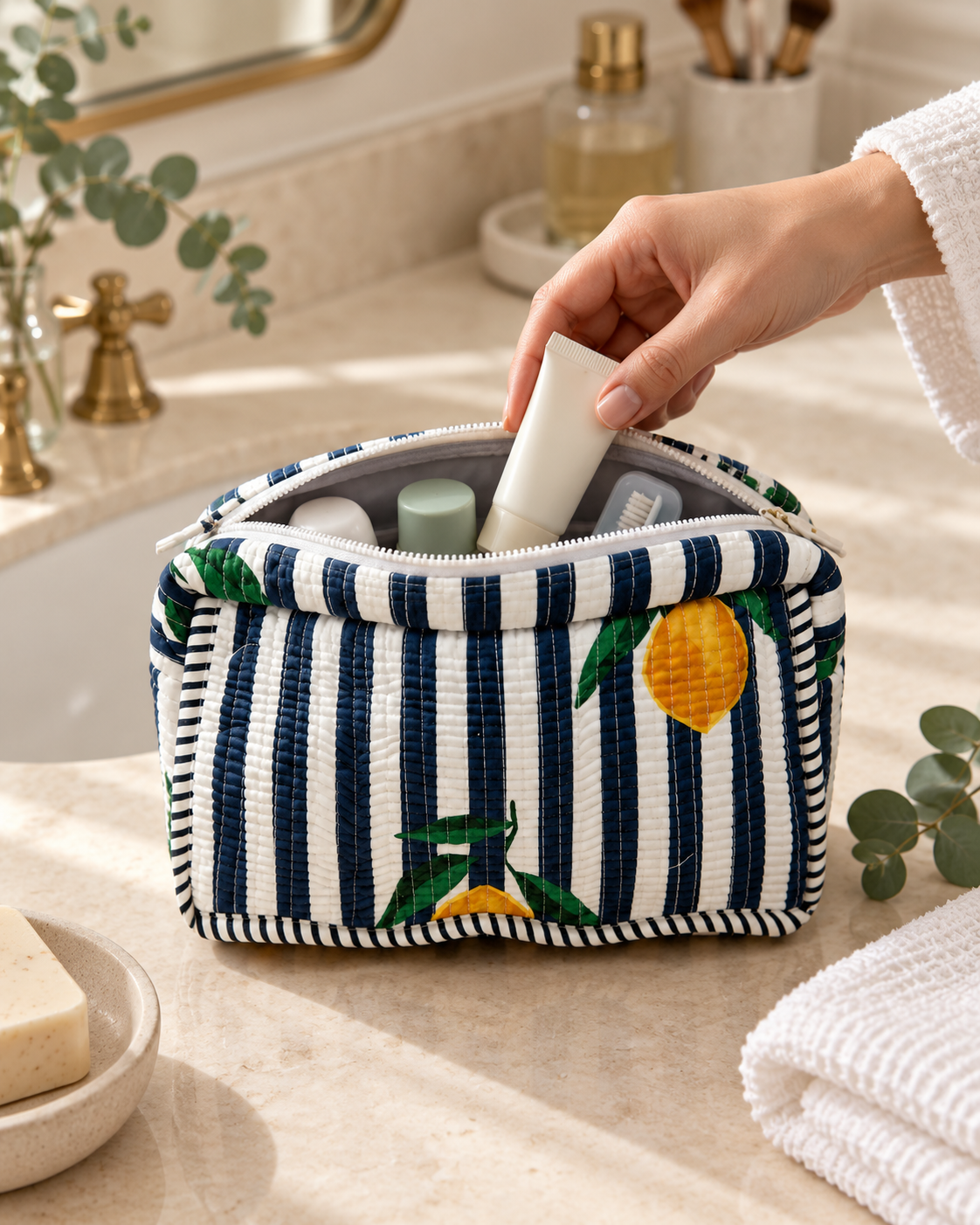 Navy Lemon Scallop Quilted Pouch